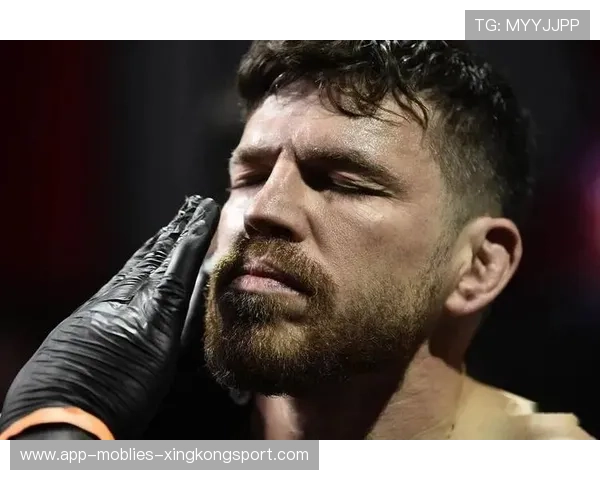 UFC新秀惊现“地面摩擦”奇景:20秒被摁地体验极限对抗 UFC新秀惊现“地面摩擦”奇景:20秒被摁地体验极限对抗